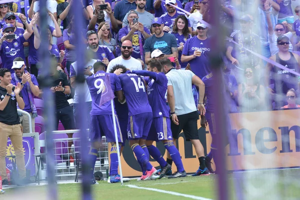 Orlando City 15 Nisan 2017 'de Florida, Orlando' daki Citrus Bowl 'da Los Angeles Galaksisine ev sahipliği yaptı.. 