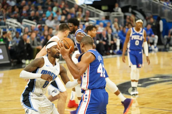 Orlando Magic 27 Aralık 2019 Cuma günü Orlando, Florida 'daki Amway Arena' da Philadelphia 76ers 'a ev sahipliği yapıyor..
