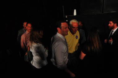 Şarkıcı Jon Bon Jovi, 5 Kasım 2016 'da St. Petersburg Florida' da Devlet Street Theater in Support of HIllary Clinton 'ın Başkan İhalesi' nde sahne alıyor.