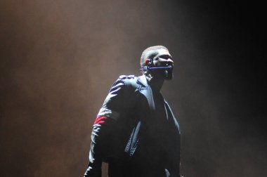 R & B Şarkıcısı Usher 12 Aralık 2014 'te Orlando Florida' daki Amway Center 'da sahne alacak..  
