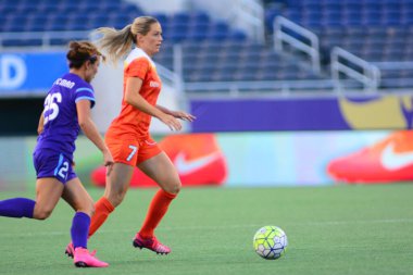 Orlando Pride sunucusu Houston Dash 23 Haziran 2016 'da Orlando Florida' daki Dünya Kampı Stadyumu 'nda..