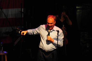 Şarkıcı Jon Bon Jovi, 5 Kasım 2016 'da St. Petersburg Florida' da Devlet Street Theater in Support of HIllary Clinton 'ın Başkan İhalesi' nde sahne alıyor.