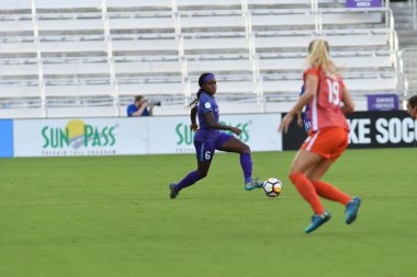 Orlando Pride, 22 Nisan 2018 'de Florida, Orlando' daki Exploria Stadyumu 'nda Houston Dash' e ev sahipliği yaptı..  