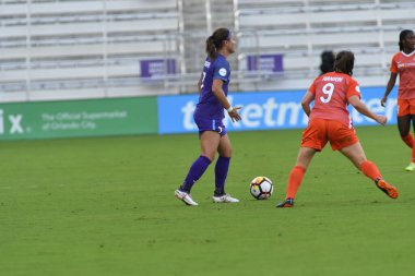 Orlando Pride, 22 Nisan 2018 'de Florida, Orlando' daki Exploria Stadyumu 'nda Houston Dash' e ev sahipliği yaptı..  