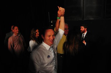 Şarkıcı Jon Bon Jovi, 5 Kasım 2016 'da St. Petersburg Florida' da Devlet Street Theater in Support of HIllary Clinton 'ın Başkan İhalesi' nde sahne alıyor.