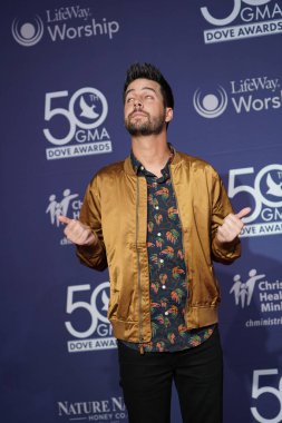 15 Ekim 2019 'da Nashville, Tennessee' deki Linbscome Üniversitesi 'nde verilen 50. GMA Dove Ödülleri sırasında kırmızı halı. 