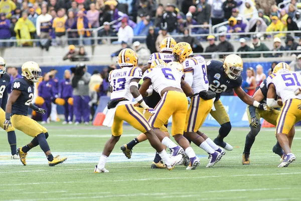 Notre Dame Tvář Lsu Během Citrus Bowl Stadionu Camping World — Stock fotografie