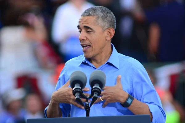 Prezydent Barack Obama Przemawia Wiecu Kampanii Stadionie Osceola Heritage Park — Zdjęcie stockowe