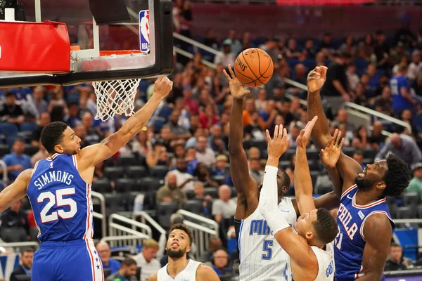 Orlando Magic 13 Ekim 2019 'da Florida, Orlando' daki Amway Center 'da Philadelphia 76ers' a ev sahipliği yaptı..