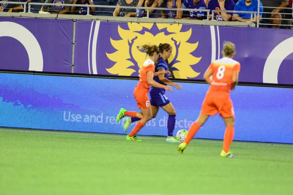 Orlando Pride sunucusu Houston Dash 23 Haziran 2016 'da Orlando Florida' daki Dünya Kampı Stadyumu 'nda..