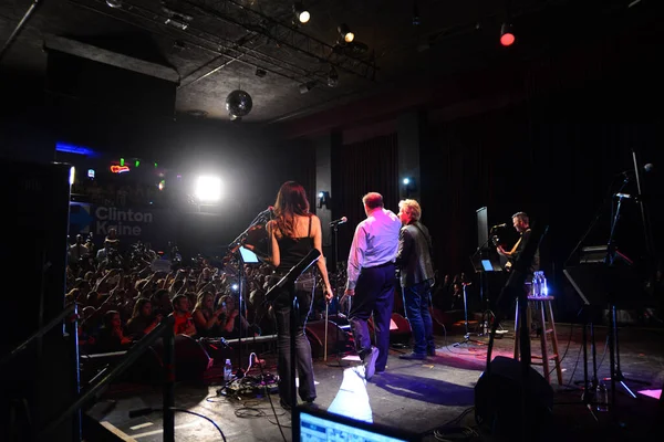 Cantor Jon Bon Jovi Apresenta State Street Theater Apoio Proposta — Fotografia de Stock