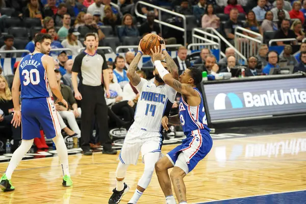 Orlando Magic 27 Aralık 2019 Cuma günü Orlando, Florida 'daki Amway Arena' da Philadelphia 76ers 'a ev sahipliği yapıyor..