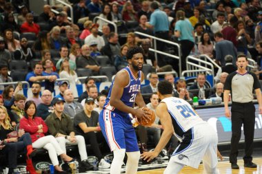 Orlando Magic 27 Aralık 2019 Cuma günü Orlando, Florida 'daki Amway Arena' da Philadelphia 76ers 'a ev sahipliği yapıyor..