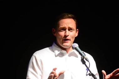 Şarkıcı Jon Bon Jovi, 5 Kasım 2016 'da St. Petersburg Florida' da Devlet Street Theater in Support of HIllary Clinton 'ın Başkan İhalesi' nde sahne alıyor.