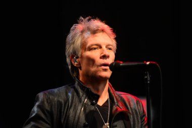 Şarkıcı Jon Bon Jovi, 5 Kasım 2016 'da St. Petersburg Florida' da Devlet Street Theater in Support of HIllary Clinton 'ın Başkan İhalesi' nde sahne alıyor.