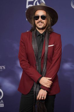 15 Ekim 2019 'da Nashville, Tennessee' deki Linbscome Üniversitesi 'nde verilen 50. GMA Dove Ödülleri sırasında kırmızı halı. 