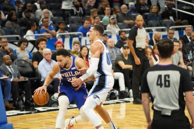 Orlando Magic 27 Aralık 2019 Cuma günü Orlando, Florida 'daki Amway Arena' da Philadelphia 76ers 'a ev sahipliği yapıyor..