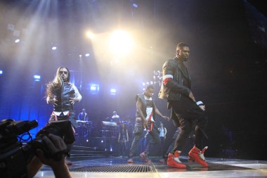 R & B Şarkıcısı Usher 12 Aralık 2014 'te Orlando Florida' daki Amway Center 'da sahne alacak..  