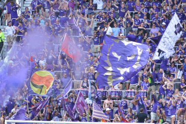Orlando City 15 Nisan 2017 'de Florida, Orlando' daki Citrus Bowl 'da Los Angeles Galaksisine ev sahipliği yaptı..  
