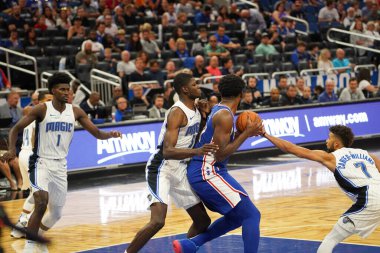 Orlando Magic 13 Ekim 2019 'da Florida, Orlando' daki Amway Center 'da Philadelphia 76ers' a ev sahipliği yaptı..