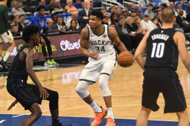 Orlando Magic, 19 Ocak 2019 Cumartesi günü Orlando Florida 'daki Amway Arena' da Milwaukee Doları 'na ev sahipliği yapıyor..