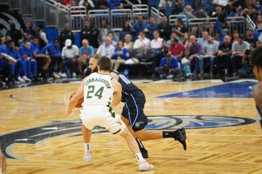 Orlando Magic, Orlando, Florida, ABD 'deki Amway Center' da Milwaukee Bucks 'a ev sahipliği yapıyor. 1 Kasım 2019.  