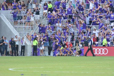 Orlando City 15 Nisan 2017 'de Florida, Orlando' daki Citrus Bowl 'da Los Angeles Galaksisine ev sahipliği yaptı..  