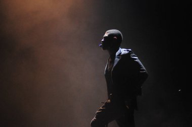 R & B Şarkıcısı Usher 12 Aralık 2014 'te Orlando Florida' daki Amway Center 'da sahne alacak..  