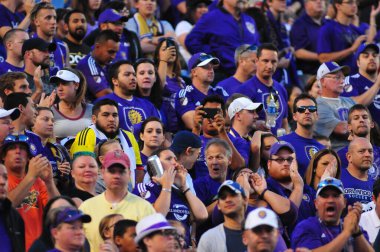 Orlando City SC, 6 Mayıs 2016 'da Orlando Florida' daki Dünya Kampı Stadyumu 'nda New York Red Bulls' a ev sahipliği yaptı..  