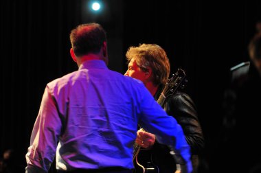 Şarkıcı Jon Bon Jovi, 5 Kasım 2016 'da St. Petersburg Florida' da Devlet Street Theater in Support of HIllary Clinton 'ın Başkan İhalesi' nde sahne alıyor.
