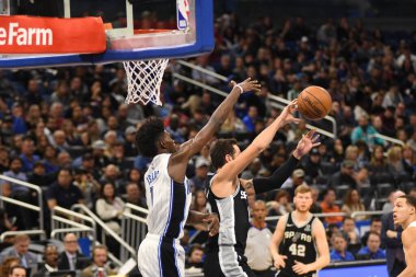 Orlando Magic, 19 Aralık 2018 tarihinde Orlando Florida 'daki Amway Center' da San Antonio Spurs 'a ev sahipliği yapmaktadır.. 