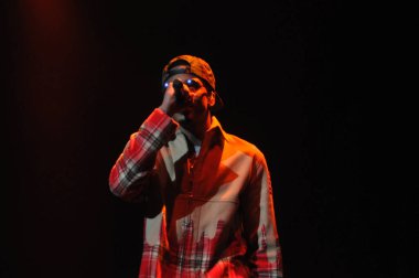 R & B Şarkıcısı Usher 12 Aralık 2014 'te Orlando Florida' daki Amway Center 'da sahne alacak..  