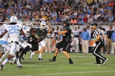 Kuzey Carolina 29 Aralık 2015 tarihinde Orlando Florida 'daki Kamp Dünya Stadyumu' nda oynanan Russell Atletizm Kupası 'nda Baylor ile karşılaşacak..