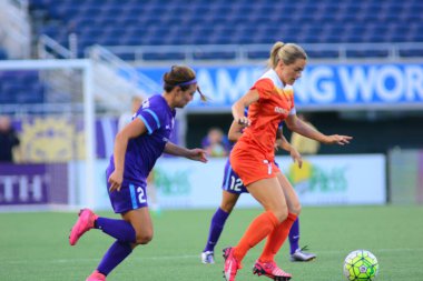 Orlando Pride sunucusu Houston Dash 23 Haziran 2016 'da Orlando Florida' daki Dünya Kampı Stadyumu 'nda..