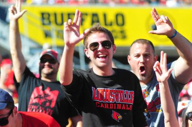 LSU, 31 Aralık 2016 tarihinde Orlando Florida 'daki Kamp Dünya Stadyumu' nda oynanan 71. Citrus Kupası 'nda Louisville ile karşılaşacak.. 