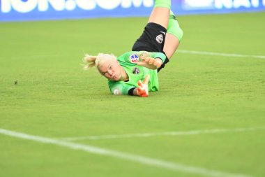 Orlando Pride, 22 Nisan 2018 'de Florida, Orlando' daki Exploria Stadyumu 'nda Houston Dash' e ev sahipliği yaptı..  