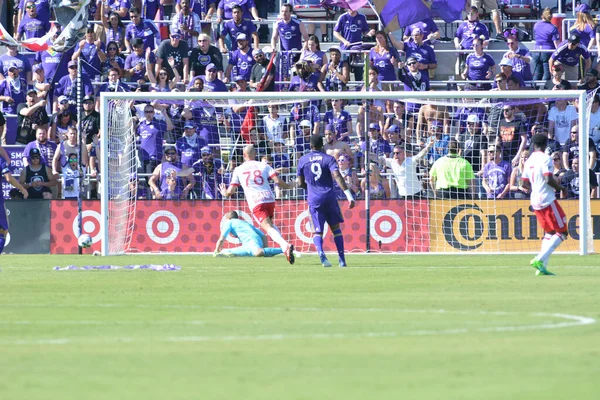 Orlando City SC, 9 Nisan 2019 'da Orlando, Florida' daki Citrus Bowl 'da New York Red Bulls' a ev sahipliği yapıyor.. 