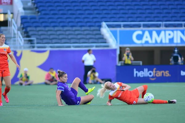 Orlando Pride sunucusu Houston Dash 23 Haziran 2016 'da Orlando Florida' daki Dünya Kampı Stadyumu 'nda..