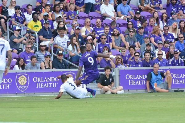 Orlando City 15 Nisan 2017 'de Florida, Orlando' daki Citrus Bowl 'da Los Angeles Galaksisine ev sahipliği yaptı.. 