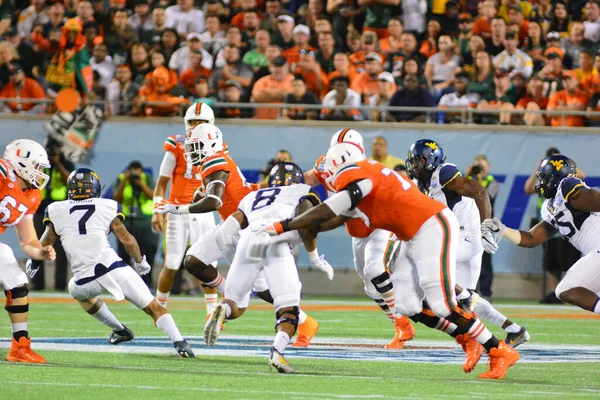 West Virginia Mountaineers Enfrentam Miami Hurricanes Durante 71St Russell Bowl — Fotografia de Stock