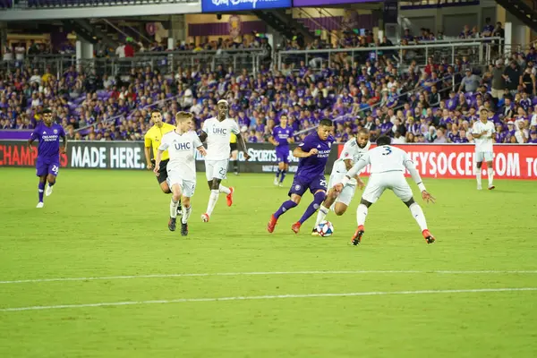 Orlando City SC, 19 Haziran 2019 Çarşamba günü Orlando 'daki Exploria Stadyumu' nda düzenlenen ABD Açık Kupası sırasında New England Devrimi 'ne ev sahipliği yaptı.