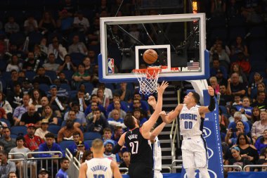 Orlando Magic 25 Ekim 2018 'de Orlando Florida' daki Amway Center 'da Portland Trail Blazers' ı sunar.. 