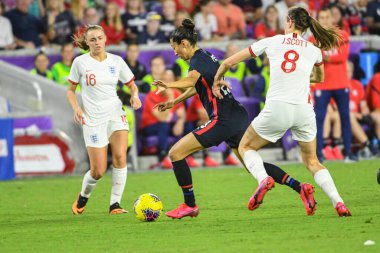 USWNT oyuncusu Christen Press # 23, 5 Mart 2020 tarihinde Orlando Florida 'daki Exploria Stadyumu' nda düzenlenen 2020 SheBelieves Kupası 'nda koşuyor..  