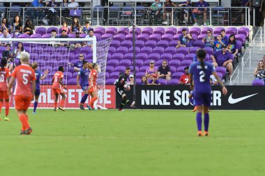 Orlando Pride, 22 Nisan 2018 'de Florida, Orlando' daki Exploria Stadyumu 'nda Houston Dash' e ev sahipliği yaptı..  