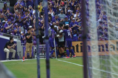 Orlando City 15 Nisan 2017 'de Florida, Orlando' daki Citrus Bowl 'da Los Angeles Galaksisine ev sahipliği yaptı.. 