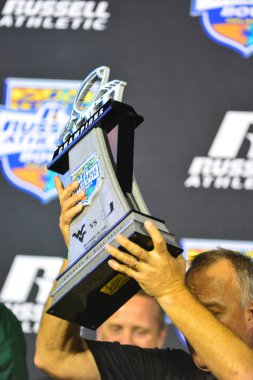 28 Aralık 2016 tarihinde Orlando Florida 'daki Camp World Stadyumu' nda oynanan 71. Russell Kupası sırasında Batı Virginia Dağları Miami Kasırgaları ile karşı karşıya geldi..  