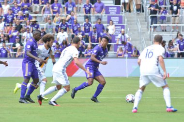 Orlando City 15 Nisan 2017 'de Florida, Orlando' daki Citrus Bowl 'da Los Angeles Galaksisine ev sahipliği yaptı.. 