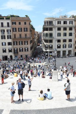 Güzel binaların cepheleriyle sokak manzarası, İtalya şehir manzarası