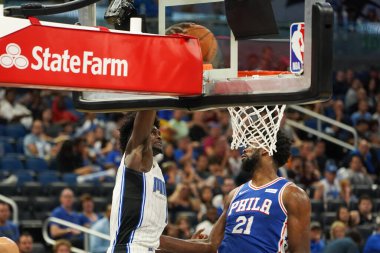 Orlando Magic 13 Ekim 2019 'da Florida, Orlando' daki Amway Center 'da Philadelphia 76ers' a ev sahipliği yaptı..  