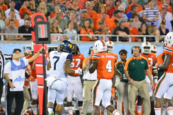 West Virginia Mountaineers Enfrentam Miami Hurricanes Durante 71St Russell Bowl — Fotografia de Stock